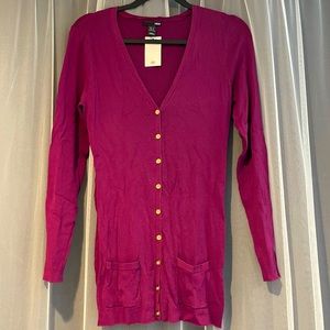 Retro style light cardigan with gold buttons and front pockets. New w/ Tag.